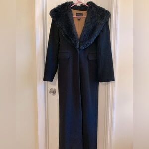 Express Black Coat with Plush Fur Trim